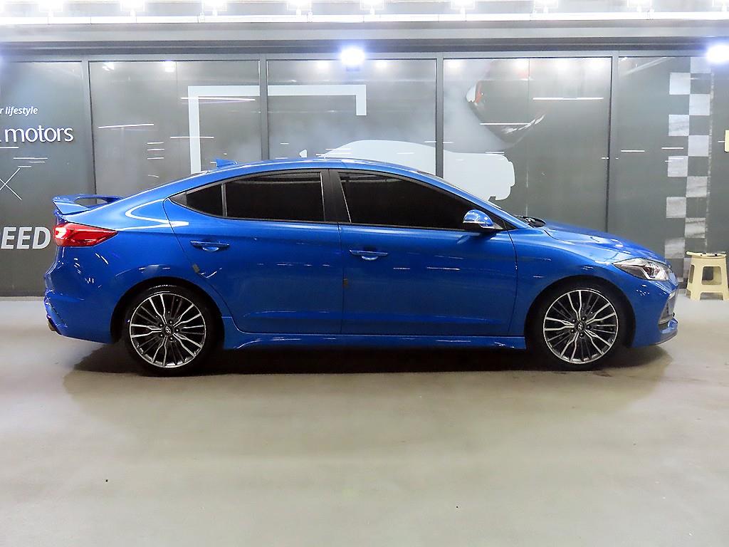 HYUNDAI Avante - Vista 3