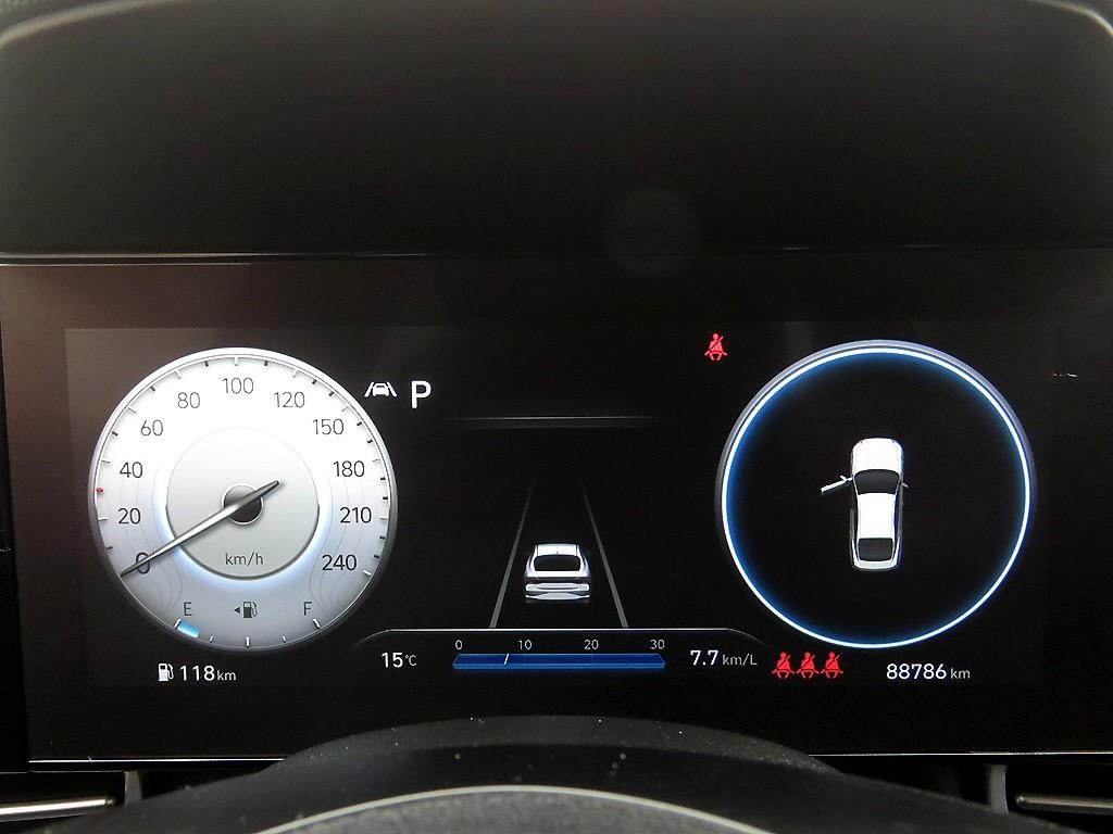 HYUNDAI Avante - Vista 12