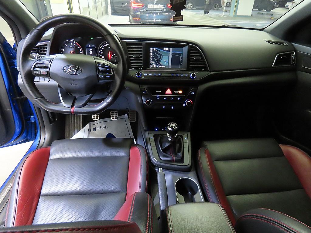 HYUNDAI Avante - Vista 10