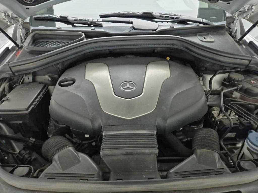 Mercedes Benz GLE Class - Vista 5