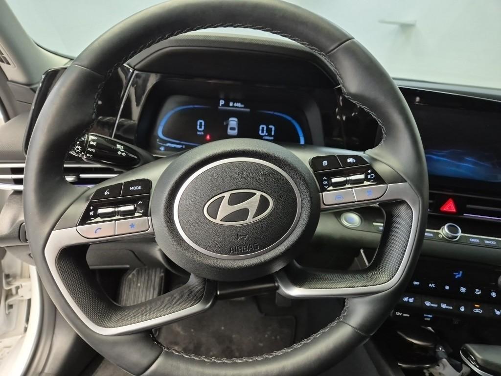 HYUNDAI Avante - Vista 9