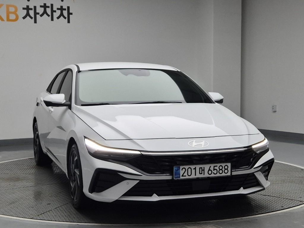 HYUNDAI Avante - Vista 3