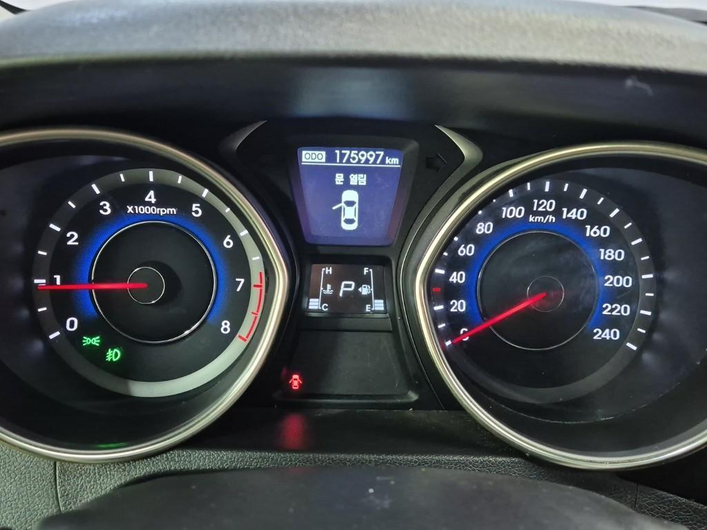 HYUNDAI Avante - Vista 6