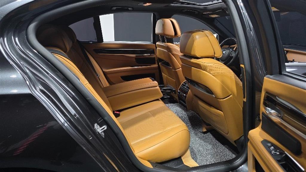 BMW 7 Series - Vista 12