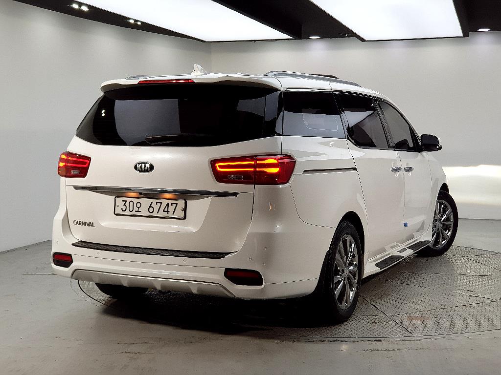 KIA Carnival - Vista 4