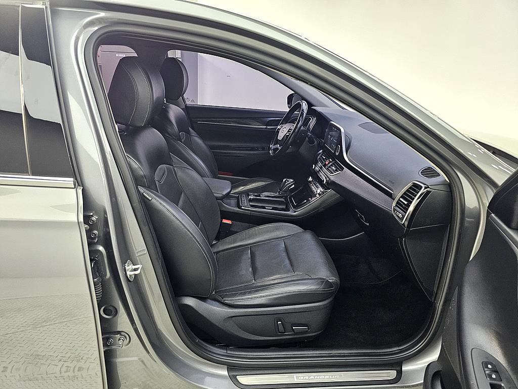 HYUNDAI Grandeur - Vista 11