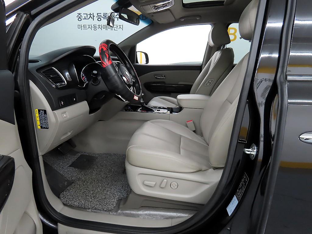 KIA Carnival - Vista 5