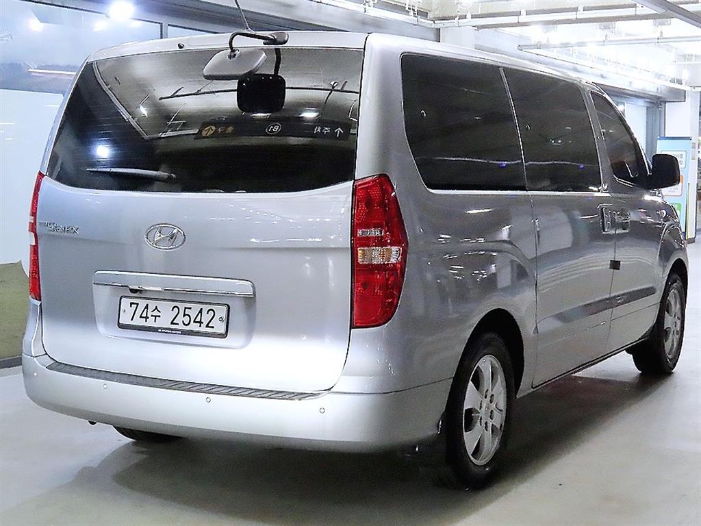 HYUNDAI Starex - Vista 4