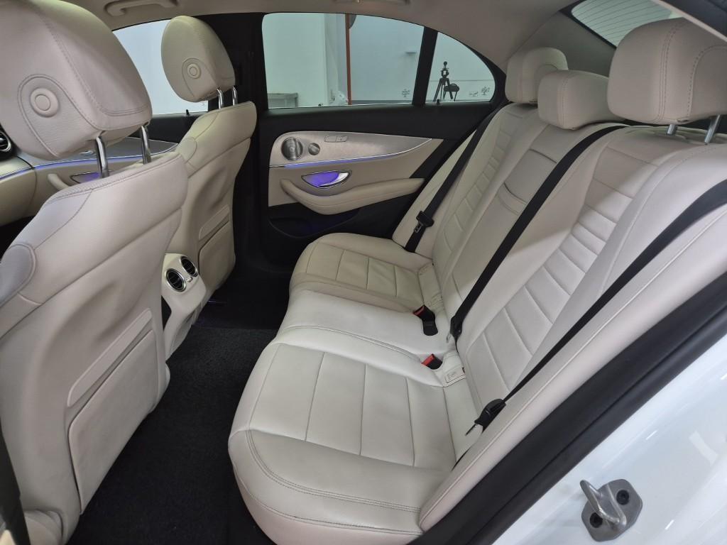 Mercedes Benz E class - Vista 12