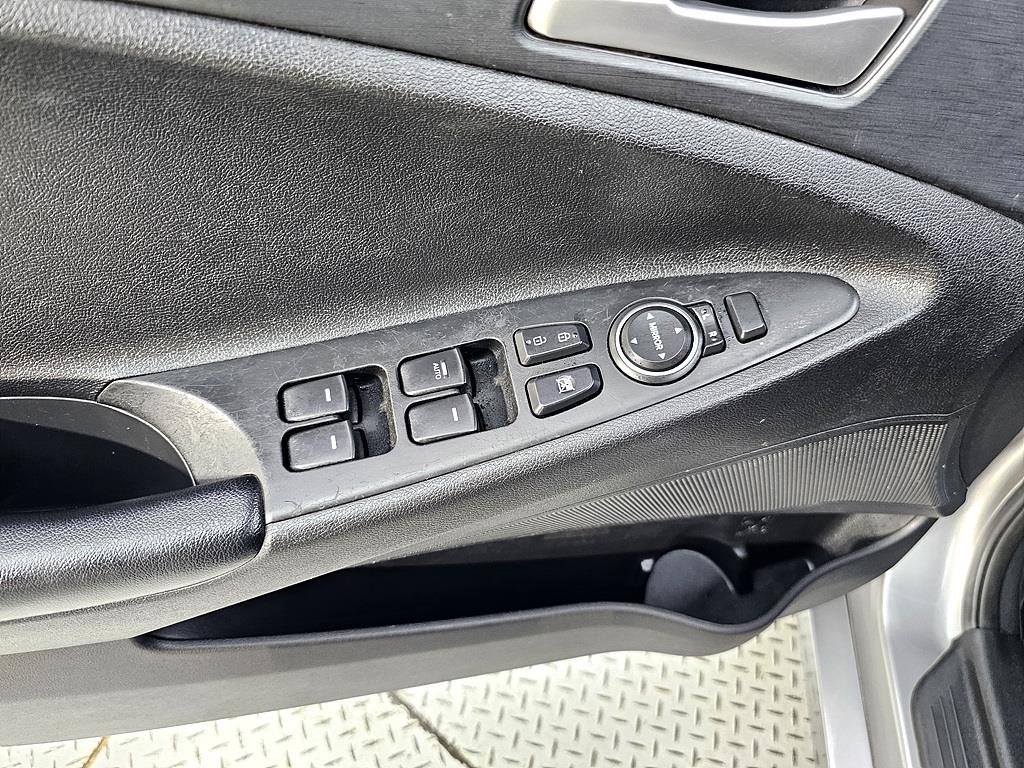 HYUNDAI Sonata - Vista 12