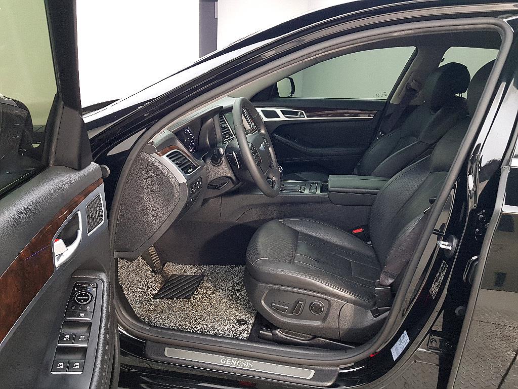 HYUNDAI Genesis - Vista 8
