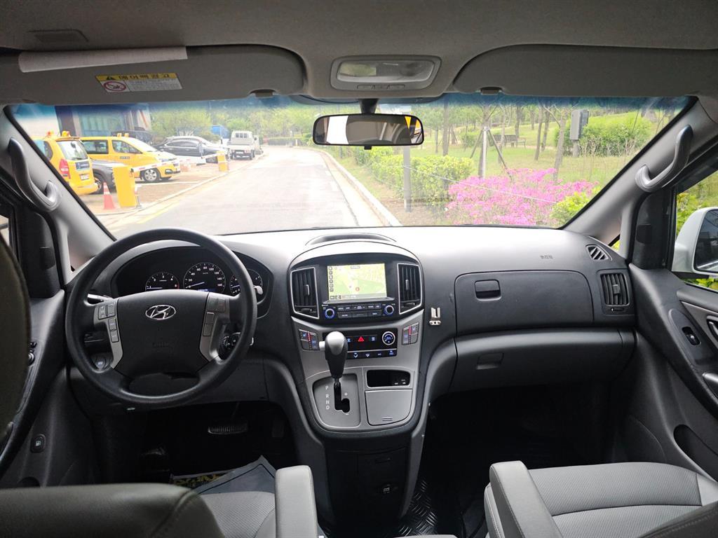 HYUNDAI Starex - Vista 11