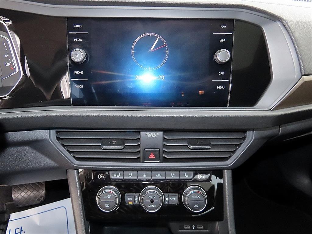 Volkswagen Jetta - Vista 12
