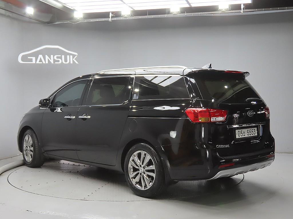 KIA Carnival - Vista 5