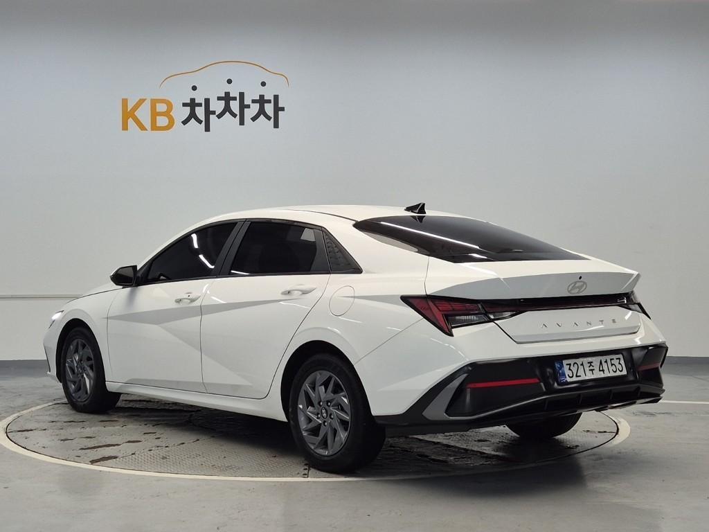 HYUNDAI Avante - Vista 2