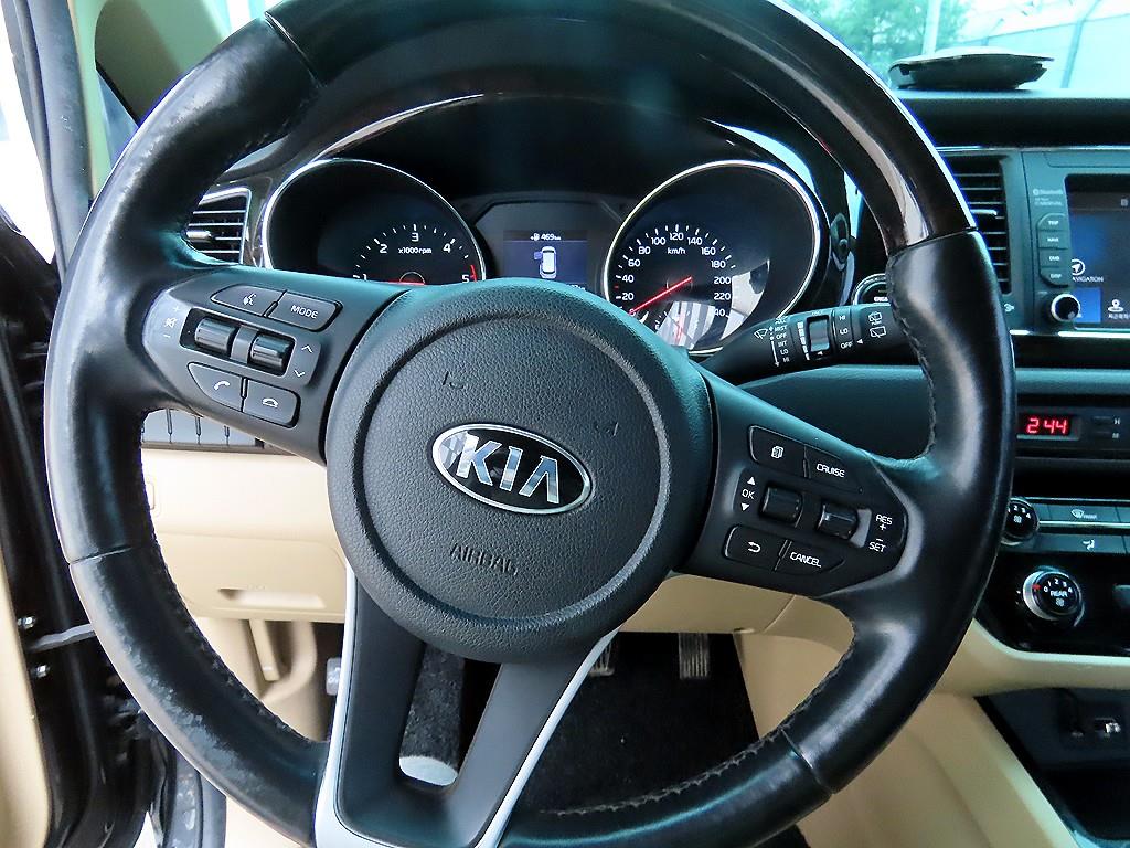 KIA Carnival - Vista 9