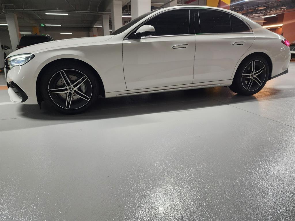Mercedes Benz E class - Vista 4