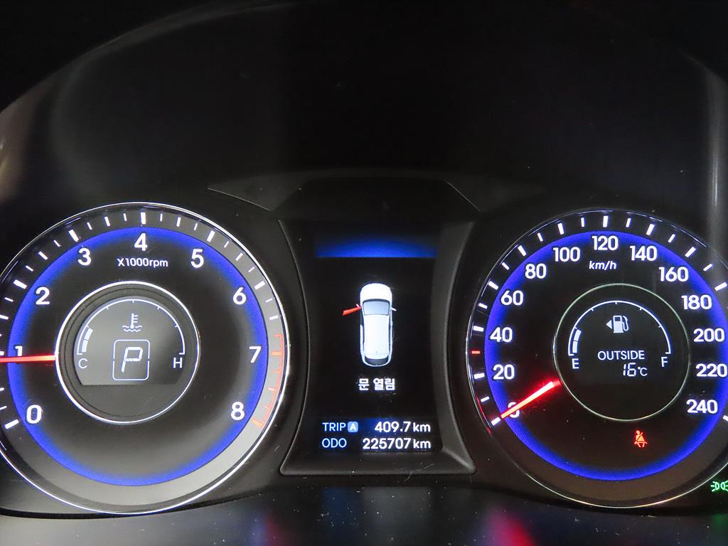 HYUNDAI i40 - Vista 8