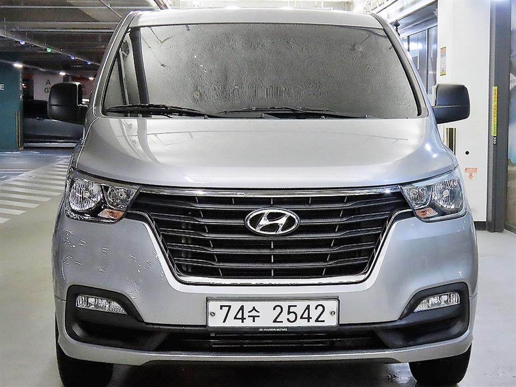 HYUNDAI Starex - Vista 2