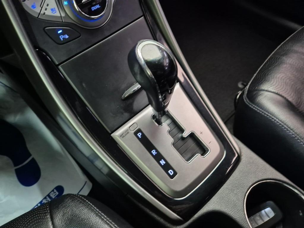 HYUNDAI Avante - Vista 8