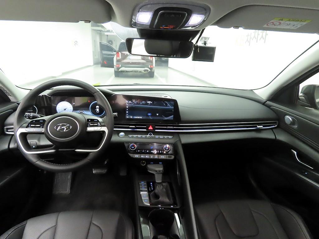 HYUNDAI Avante - Vista 7