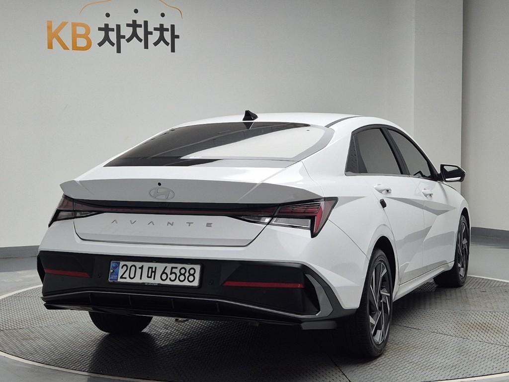 HYUNDAI Avante - Vista 2