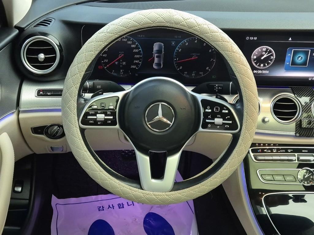 Mercedes Benz E class - Vista 9