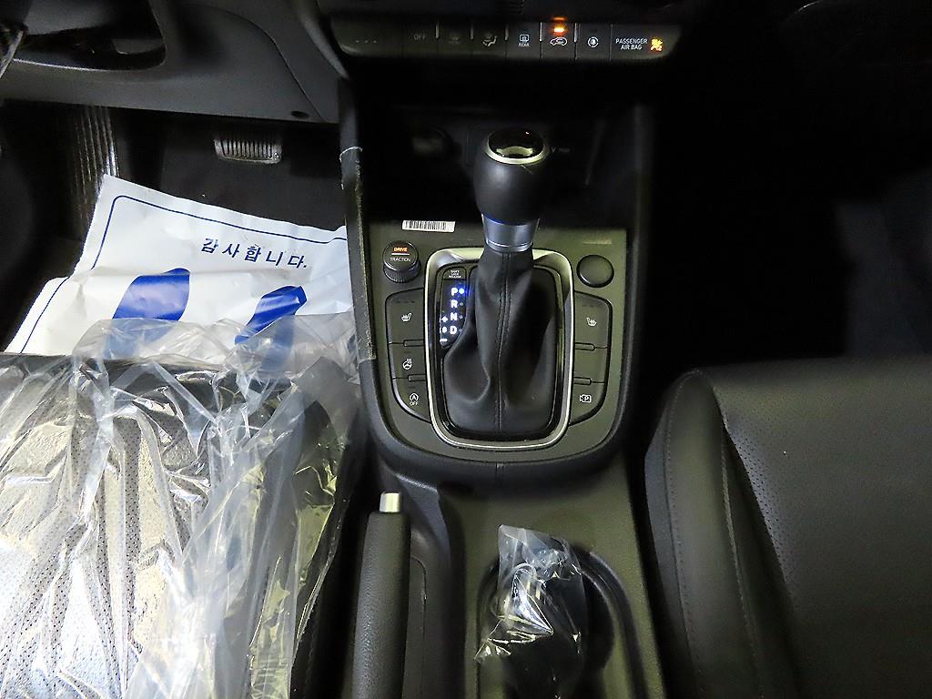 HYUNDAI Kona - Vista 12