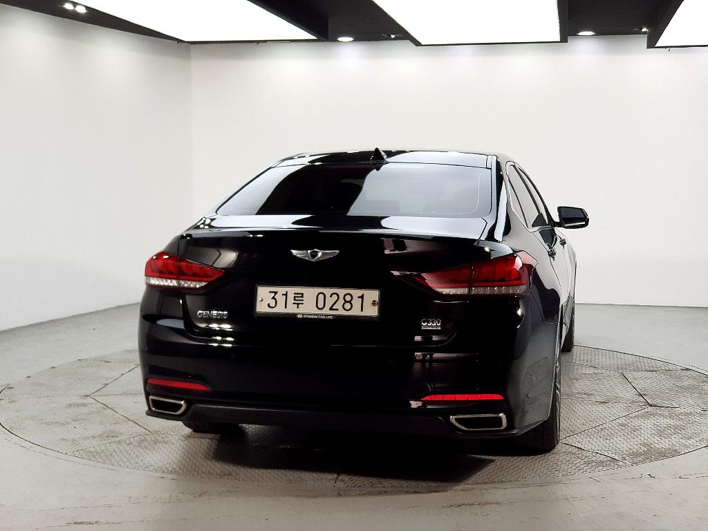 HYUNDAI Genesis - Vista 3
