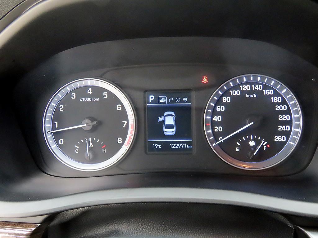 HYUNDAI Sonata - Vista 9
