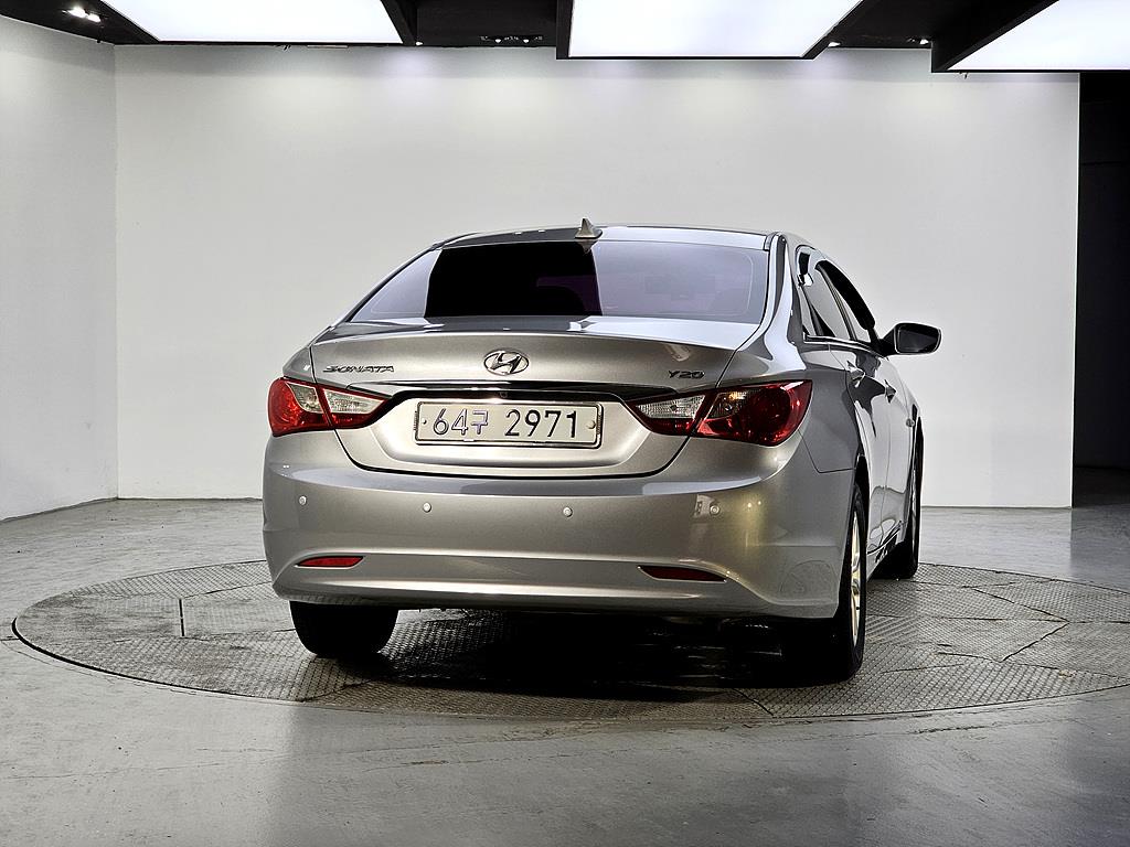 HYUNDAI Sonata - Vista 3
