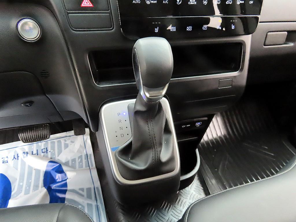 HYUNDAI Staria - Vista 11