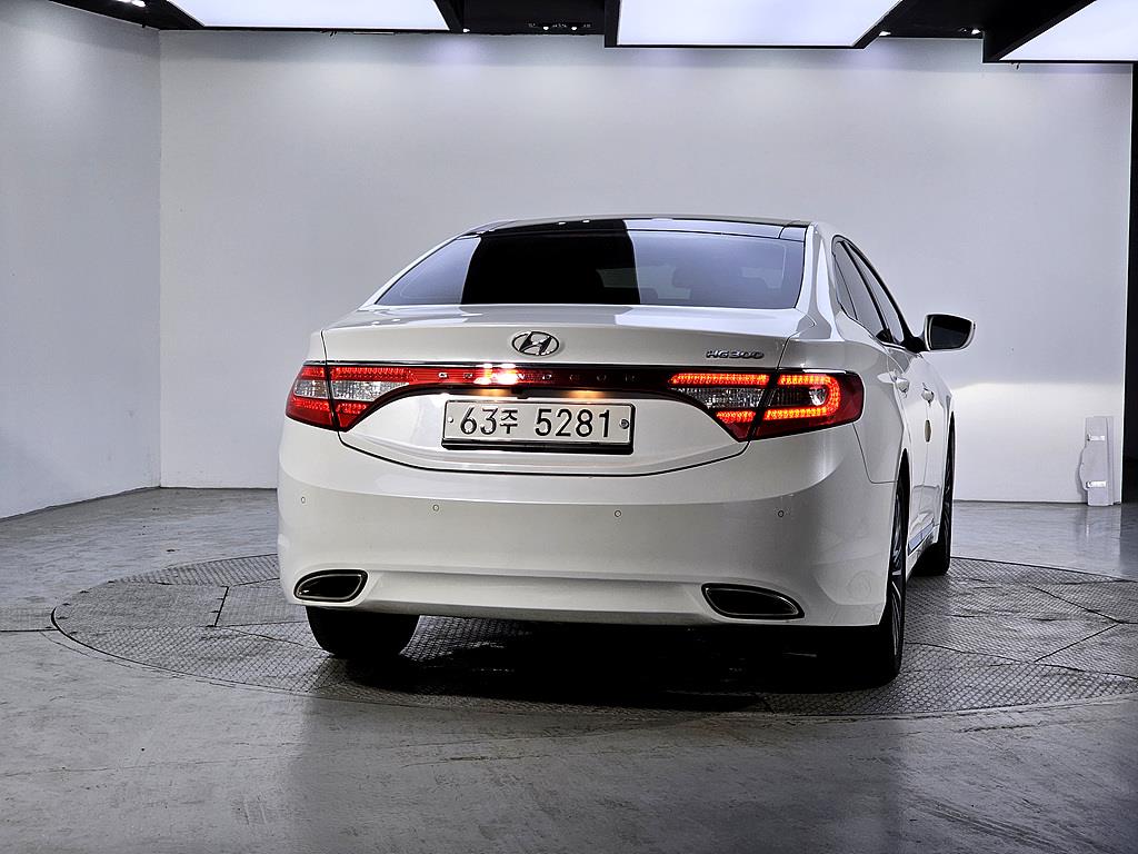 HYUNDAI Grandeur - Vista 3
