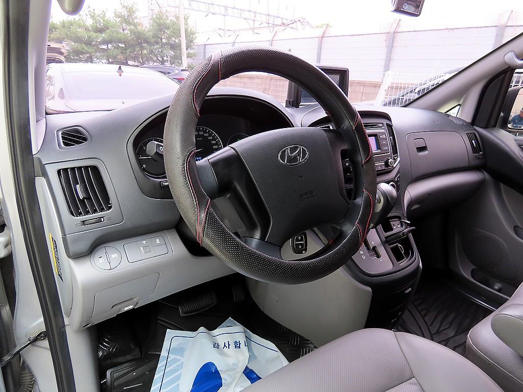 HYUNDAI Starex - Vista 7