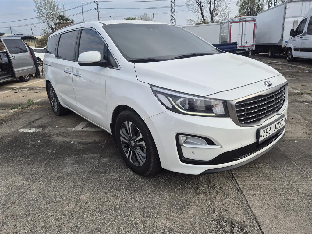 KIA Carnival - Vista 3