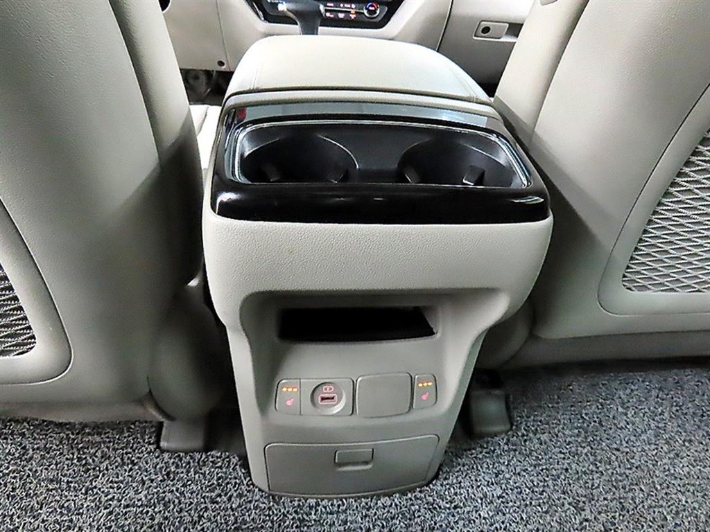 KIA Carnival - Vista 12