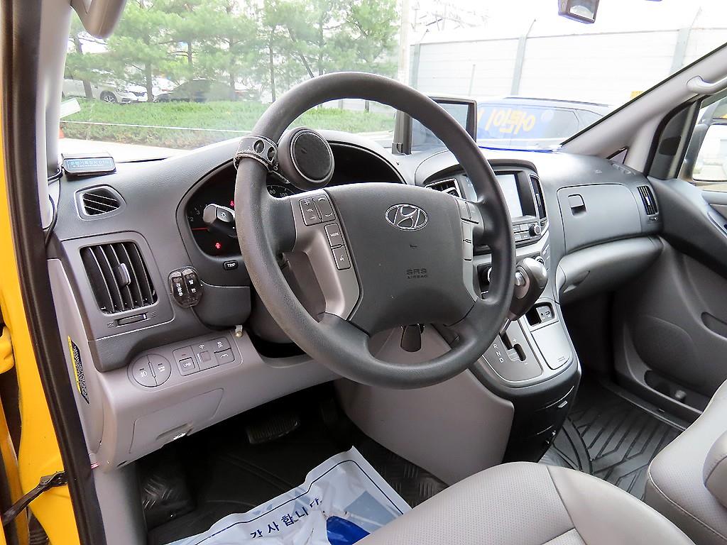 HYUNDAI Starex - Vista 7