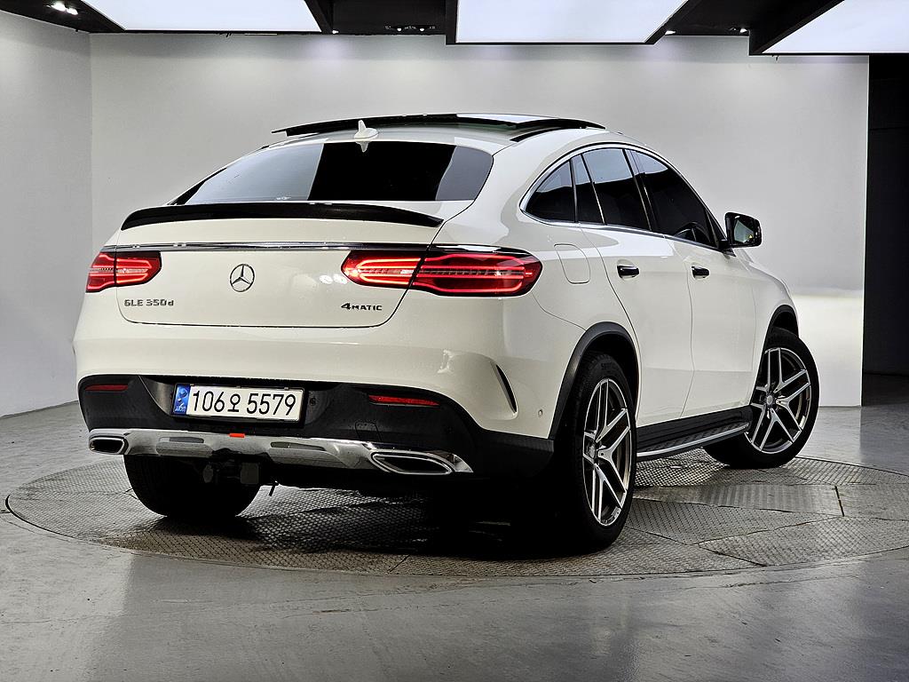 Mercedes Benz GLE Class - Vista 4