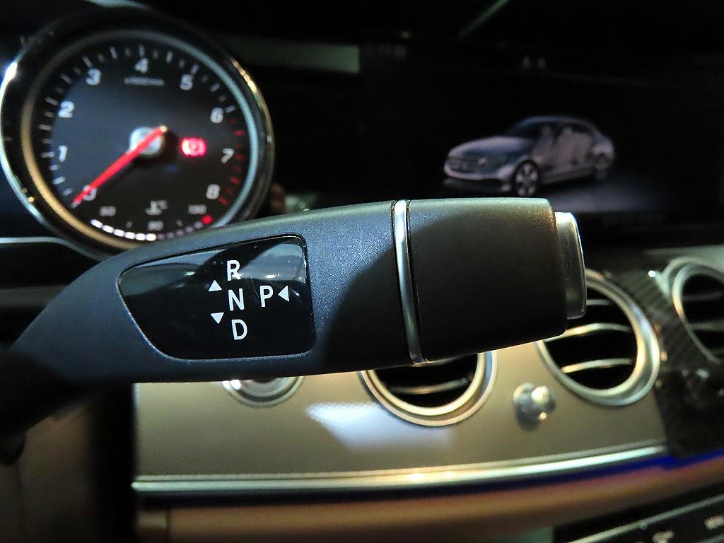 Mercedes Benz E class - Vista 12