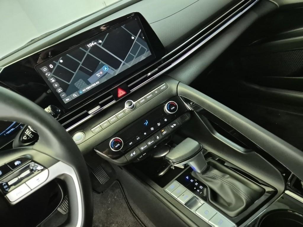 HYUNDAI Avante - Vista 10