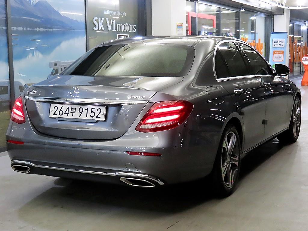 Mercedes Benz E class - Vista 4