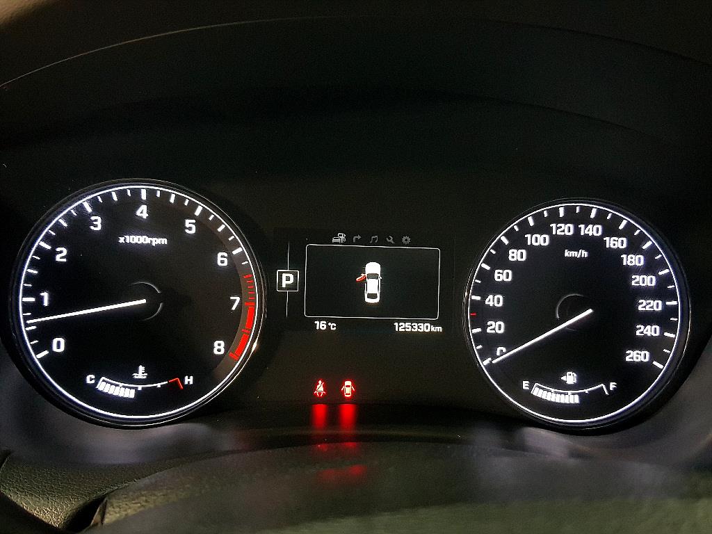HYUNDAI Genesis - Vista 7