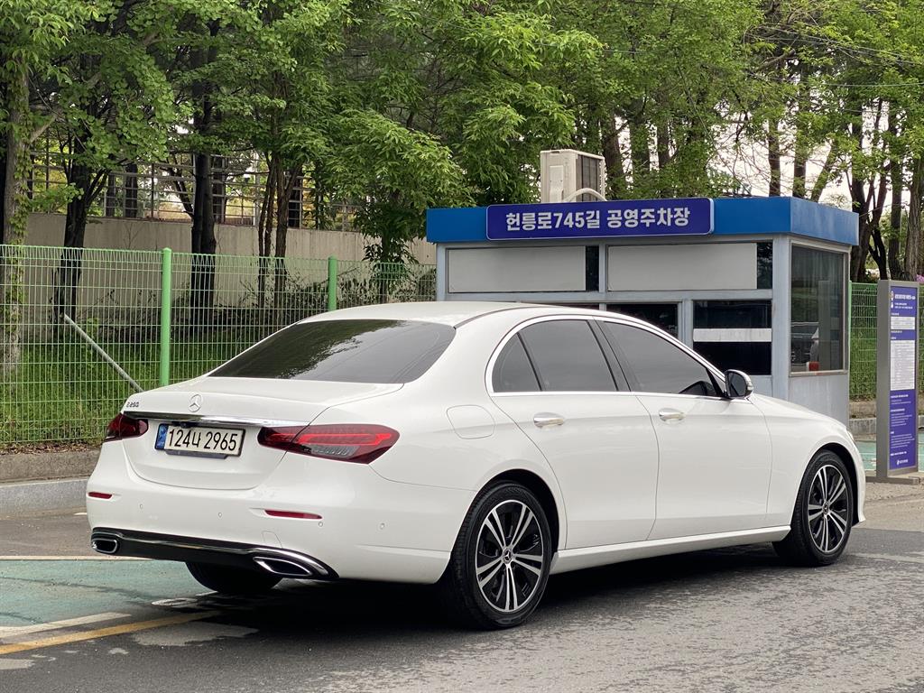 Mercedes Benz E class - Vista 2