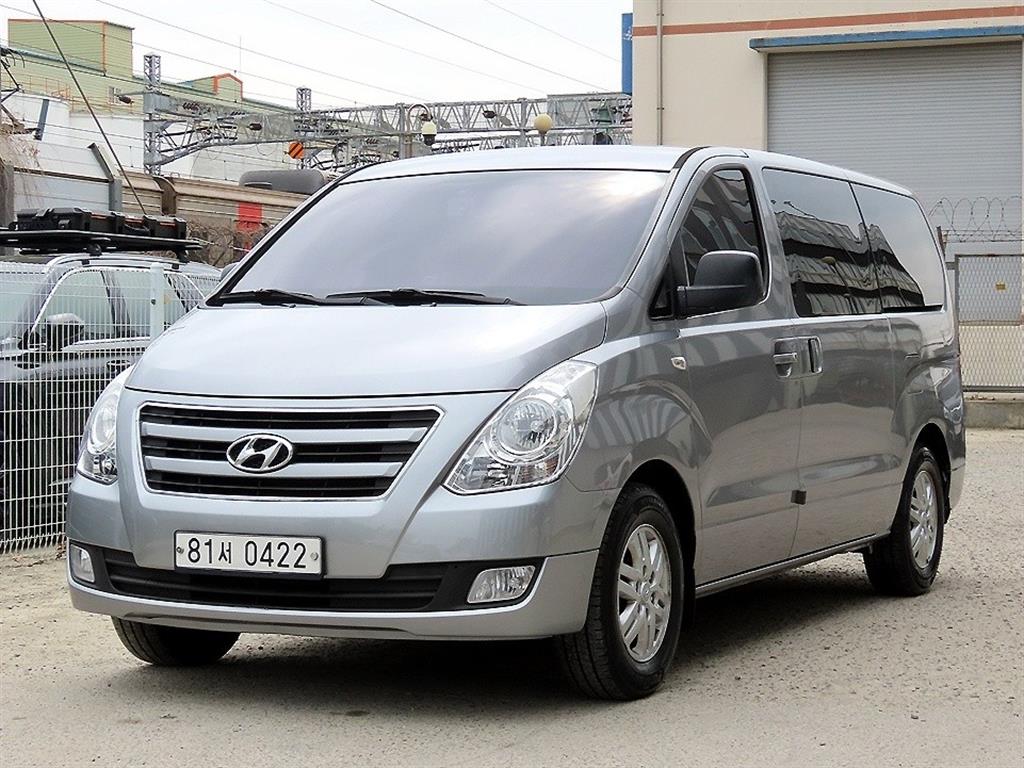 HYUNDAI Starex - Vista 2