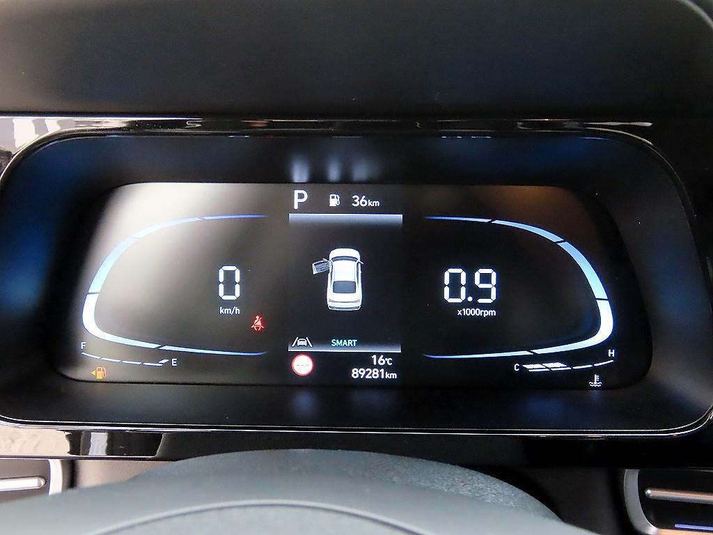 HYUNDAI Avante - Vista 9
