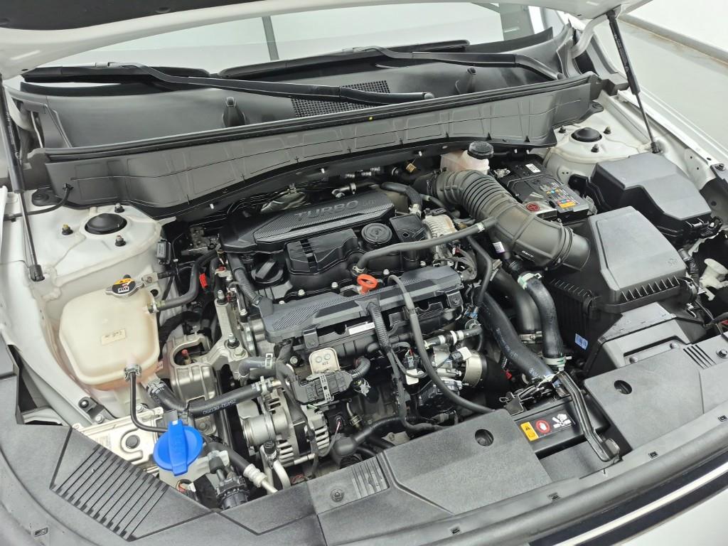 HYUNDAI Kona - Vista 6