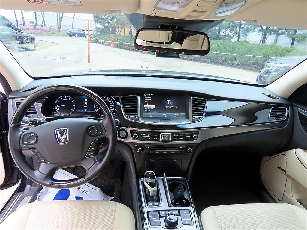 HYUNDAI Equus - Vista 7