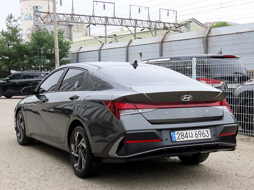 HYUNDAI Avante - Vista 3