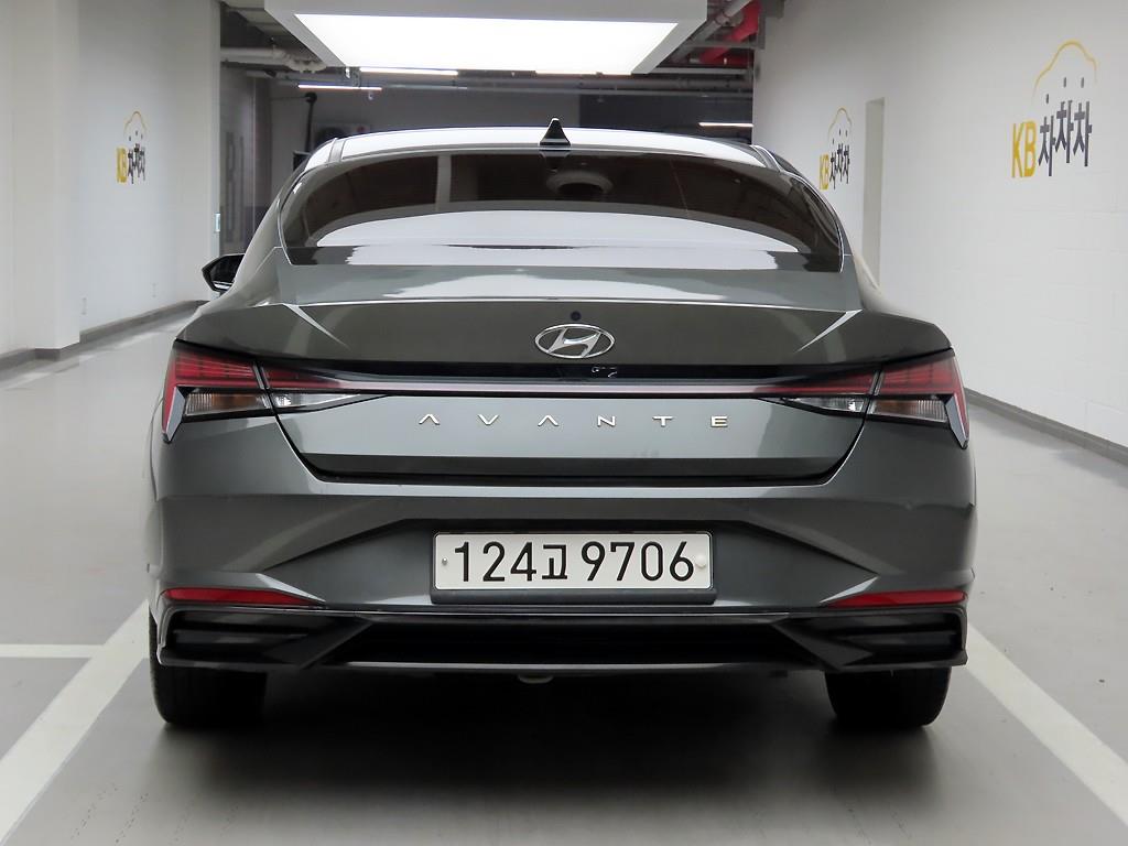 HYUNDAI Avante - Vista 3