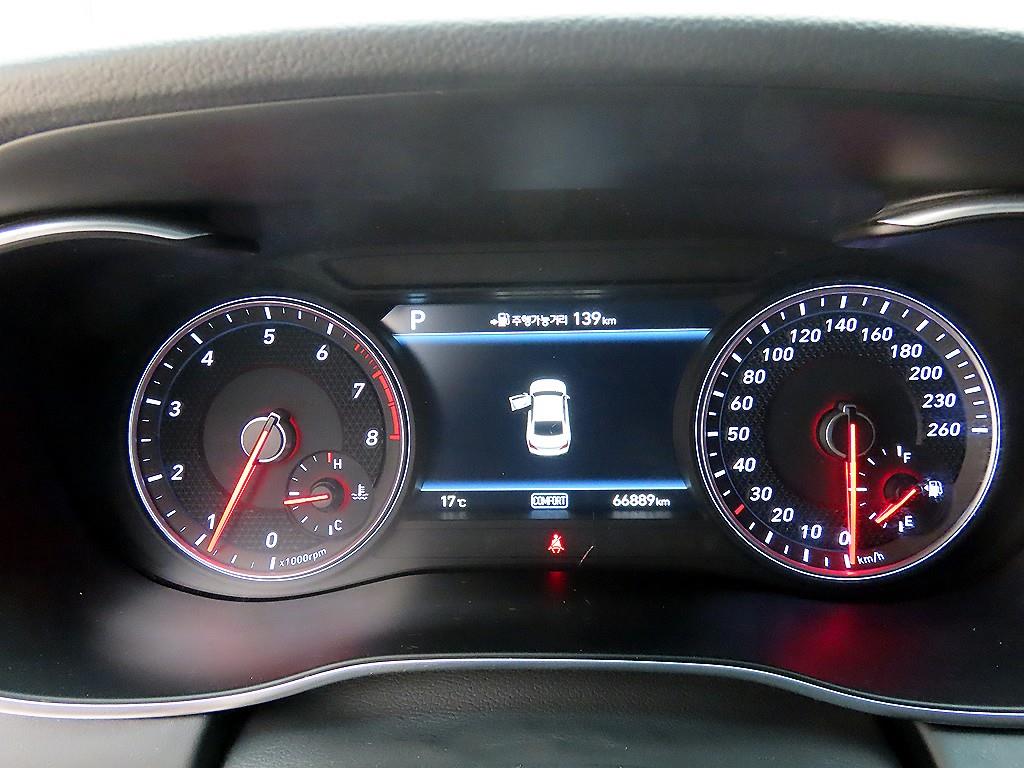 Genesis G70 - Vista 9